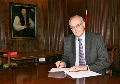 University VC signs Hogan Lovells funding agreement